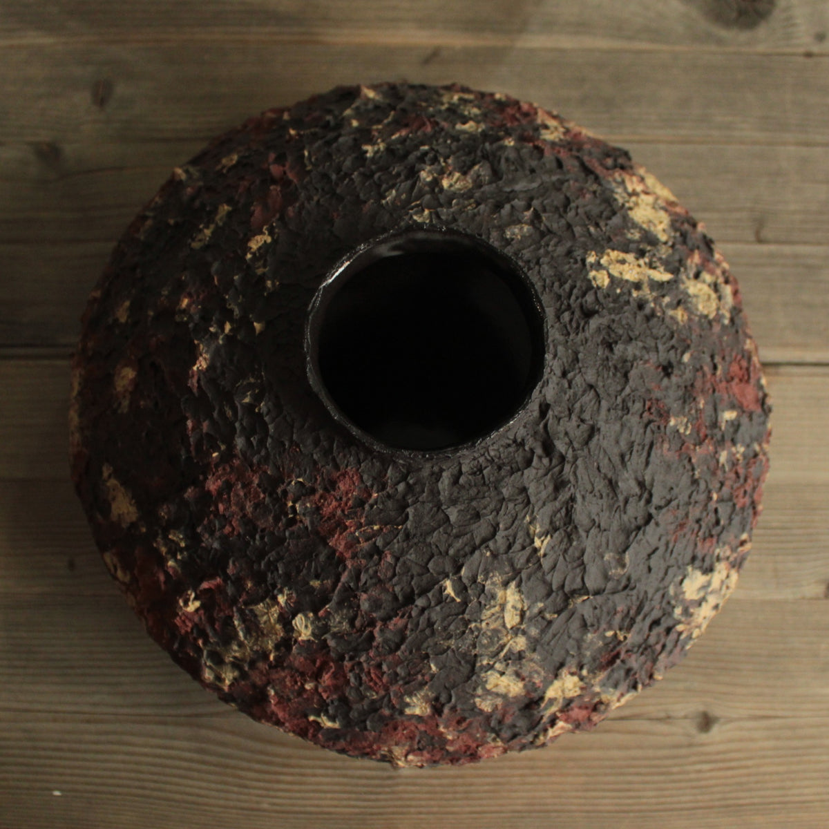 Volcanic echo vase