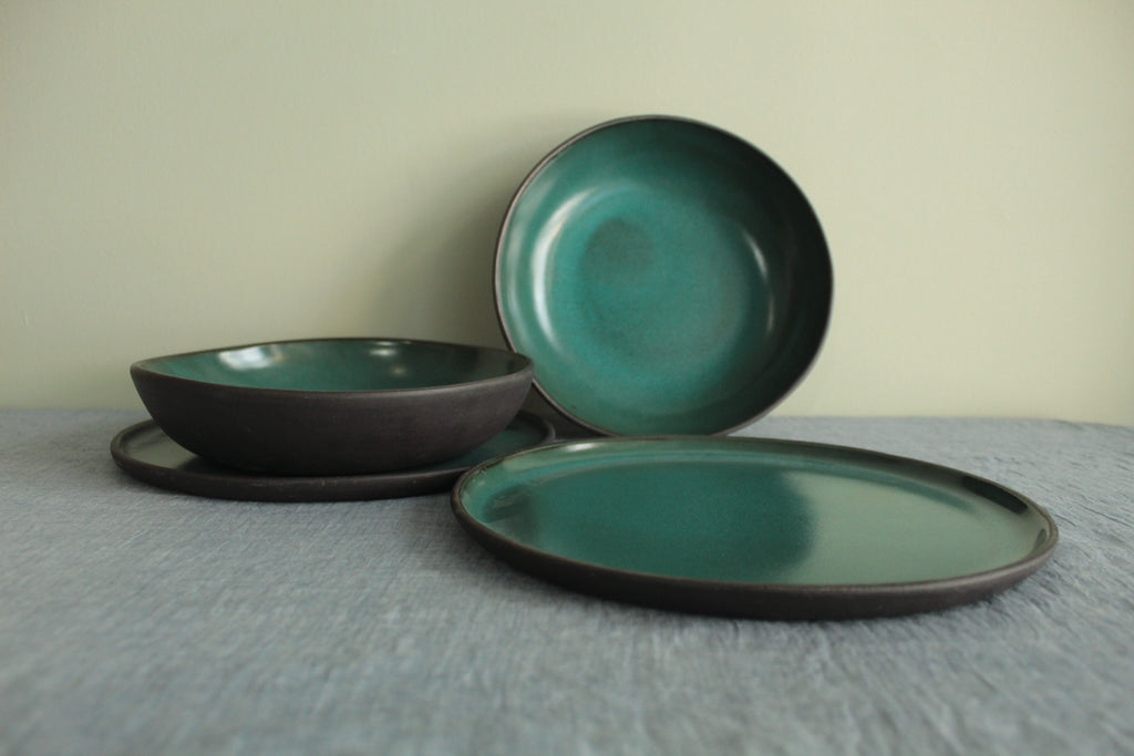 Botanical green dinner plate