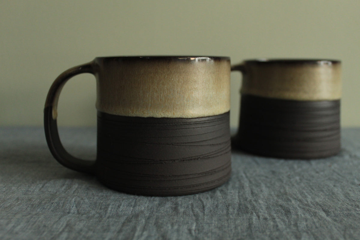 300ml Textured brown mug