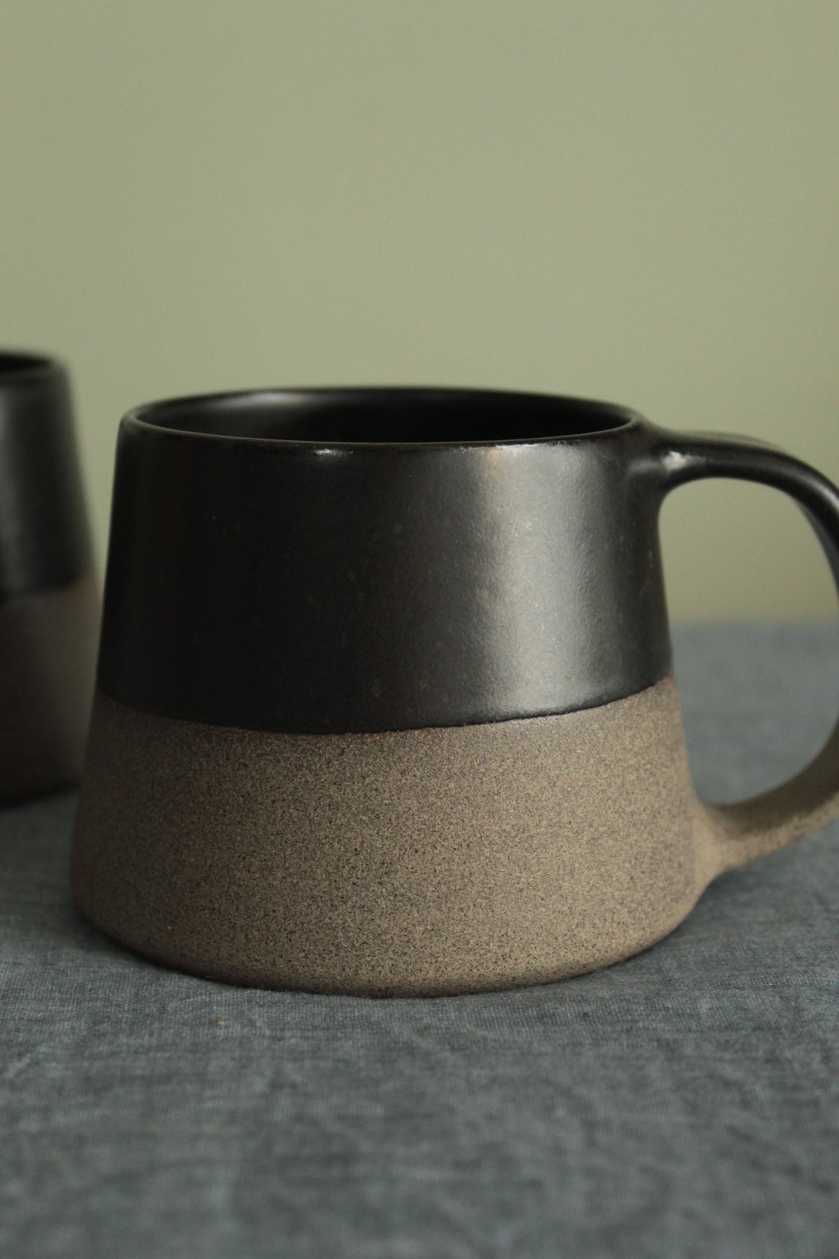 200ml Black on grey mug