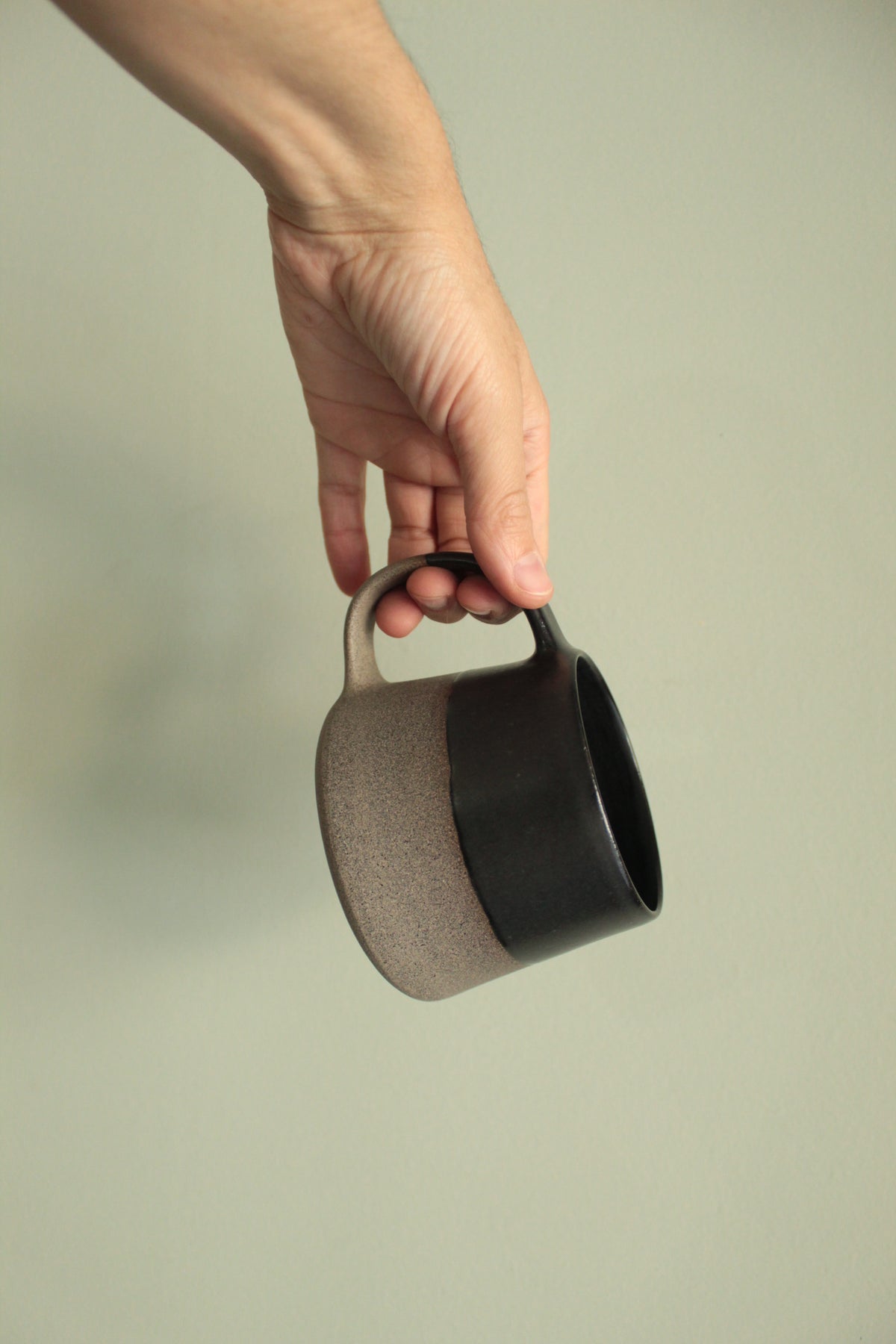 200ml Black on grey mug