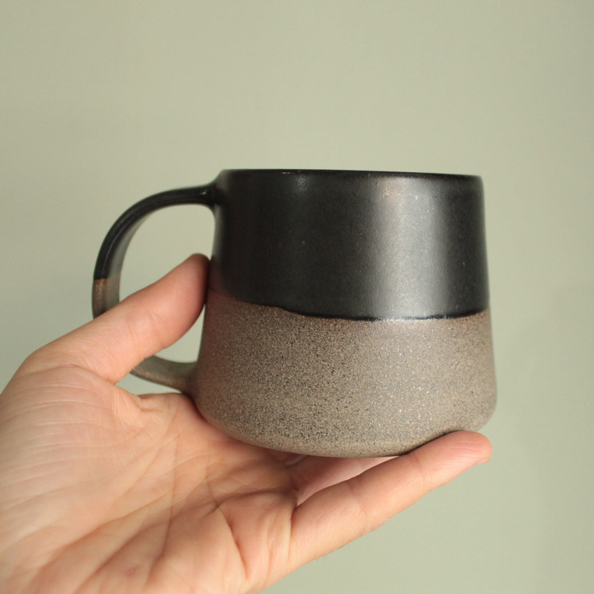 200ml Black on grey mug