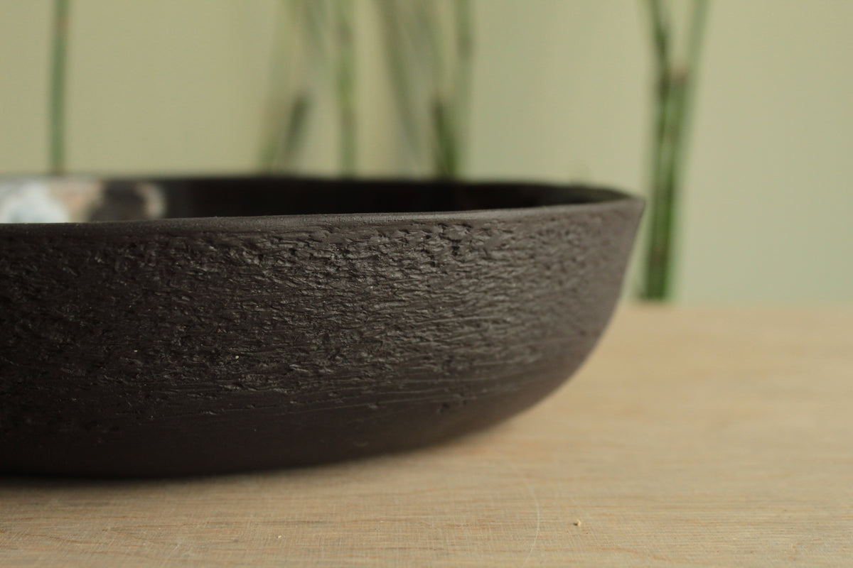 Black deep plate with texture