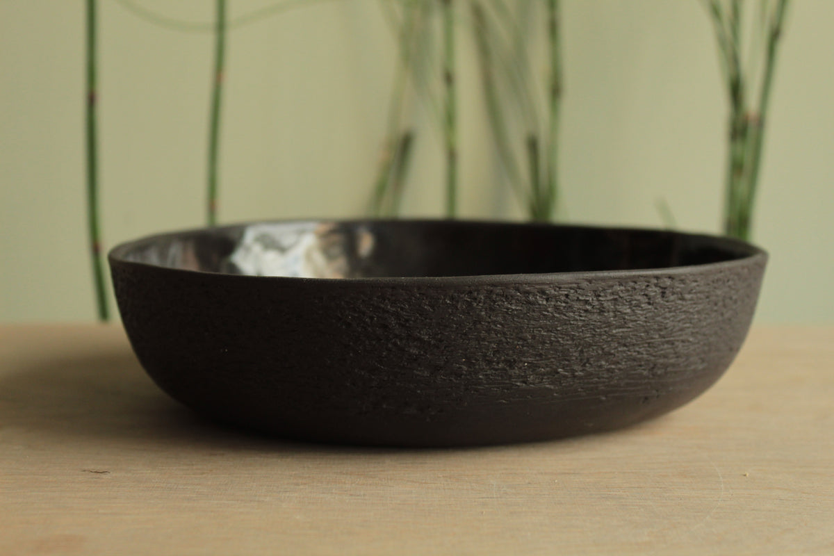 Black deep plate with texture