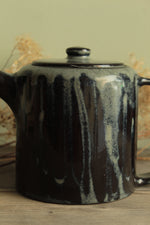 Load image into Gallery viewer, Black/Ciel Teapot
