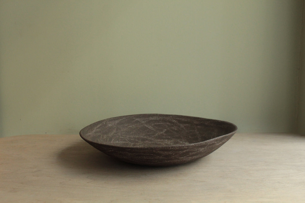 Brown and white decorative platter/bowl