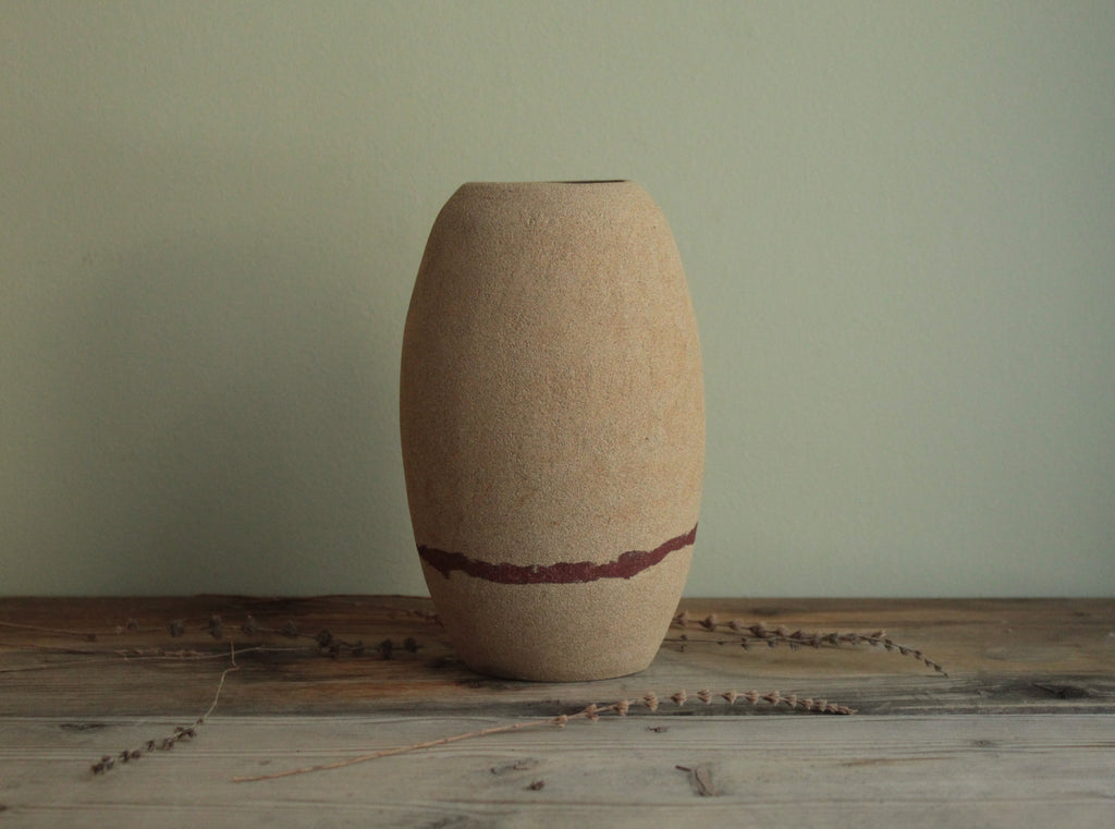 Red line vase
