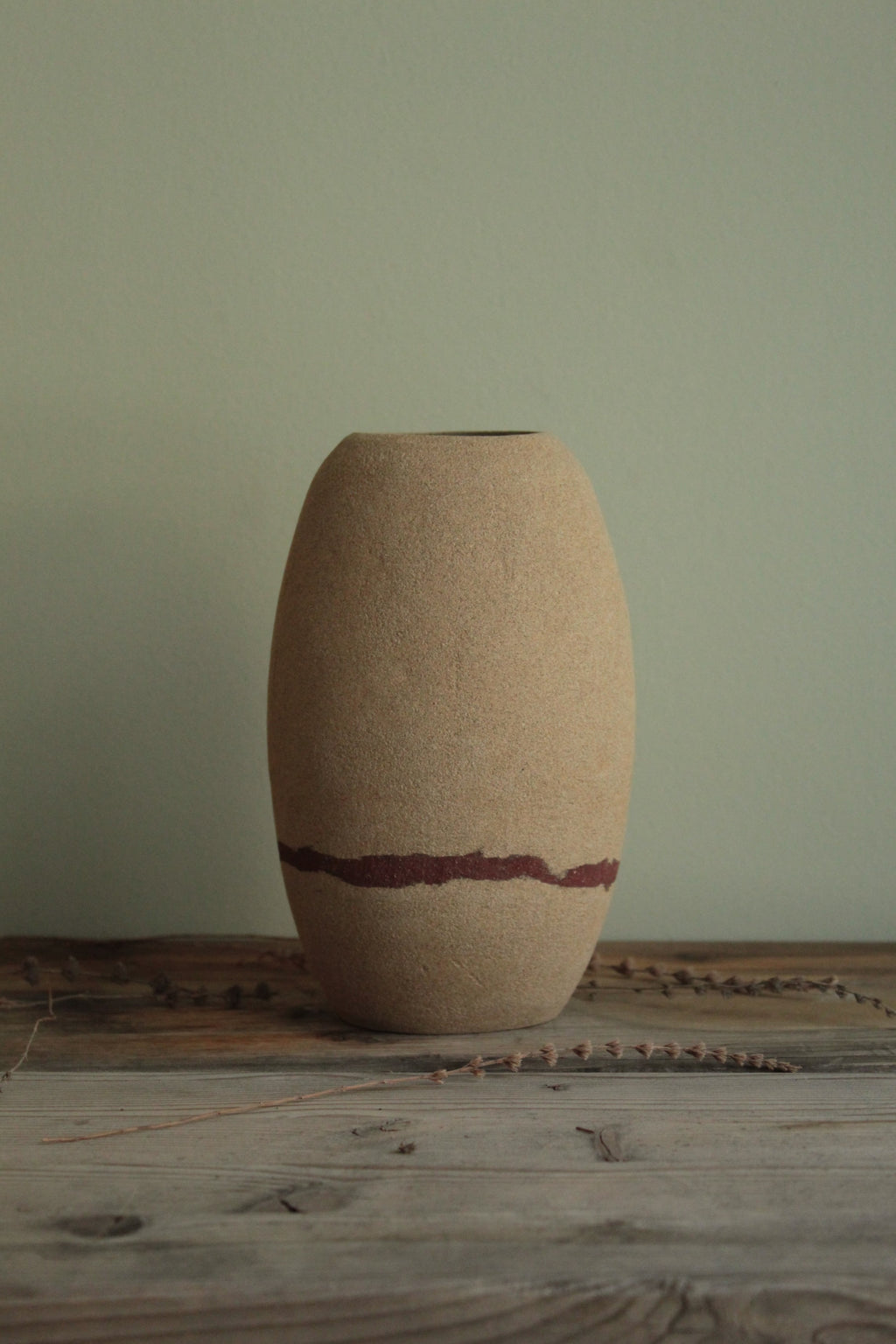 Red line vase