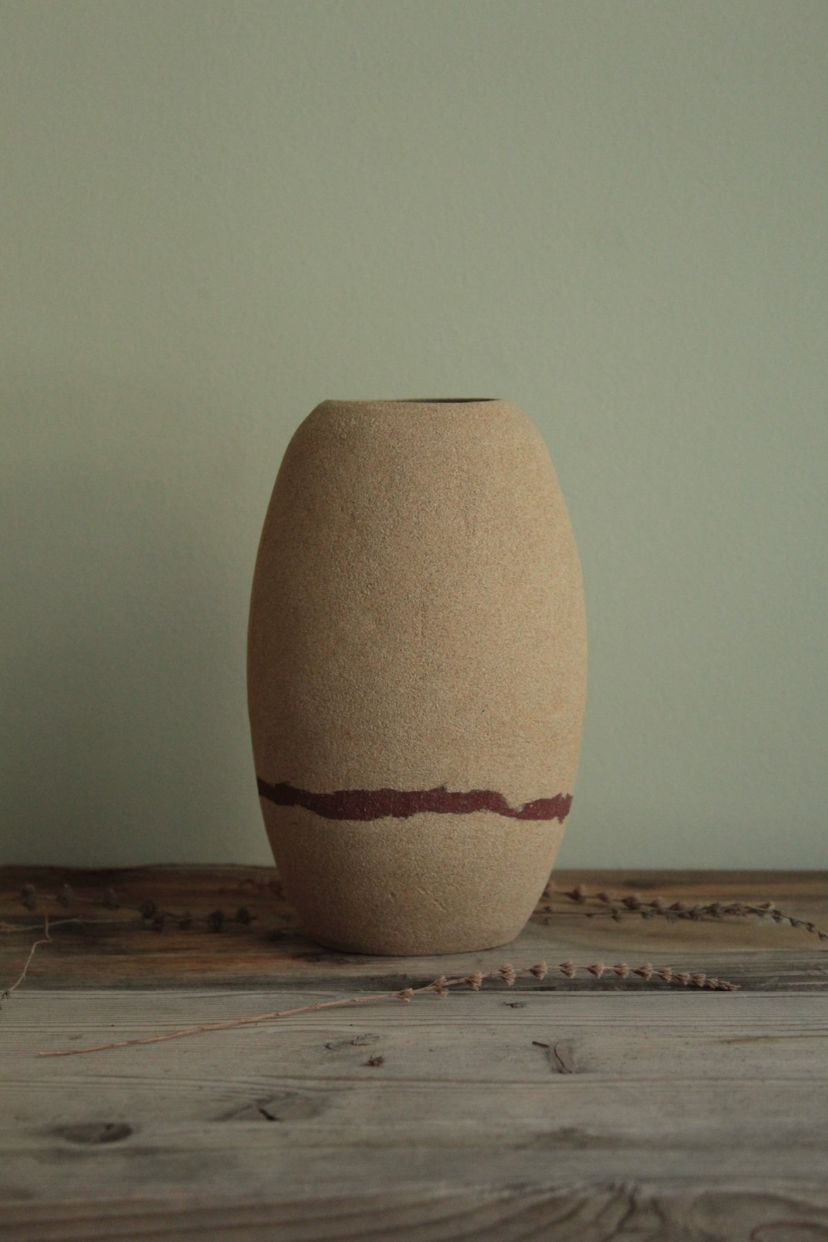 Red line vase
