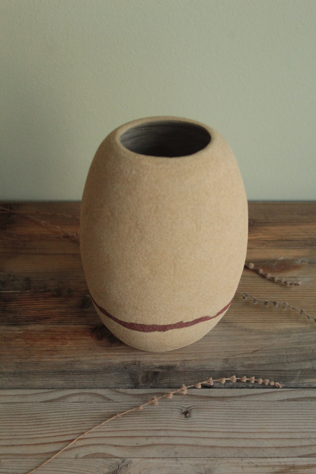 Red line vase