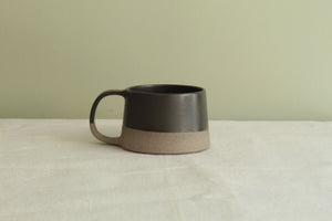 Short mug - black on grey