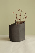 Black vase 1