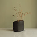 Black vase 1