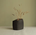 Black vase 1
