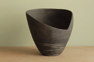 Black vase 3
