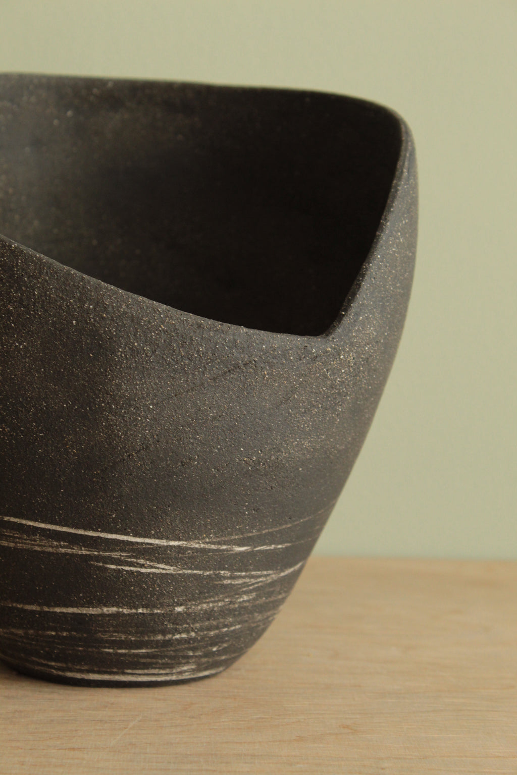 Black vase 3