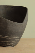 Black vase 3