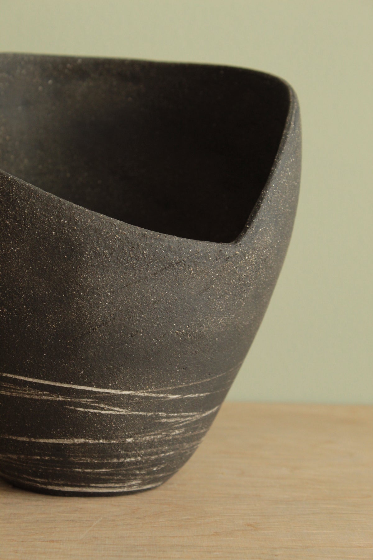 Black vase 3