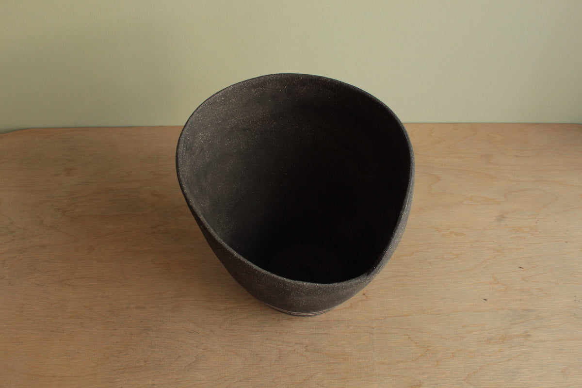 Black vase 3