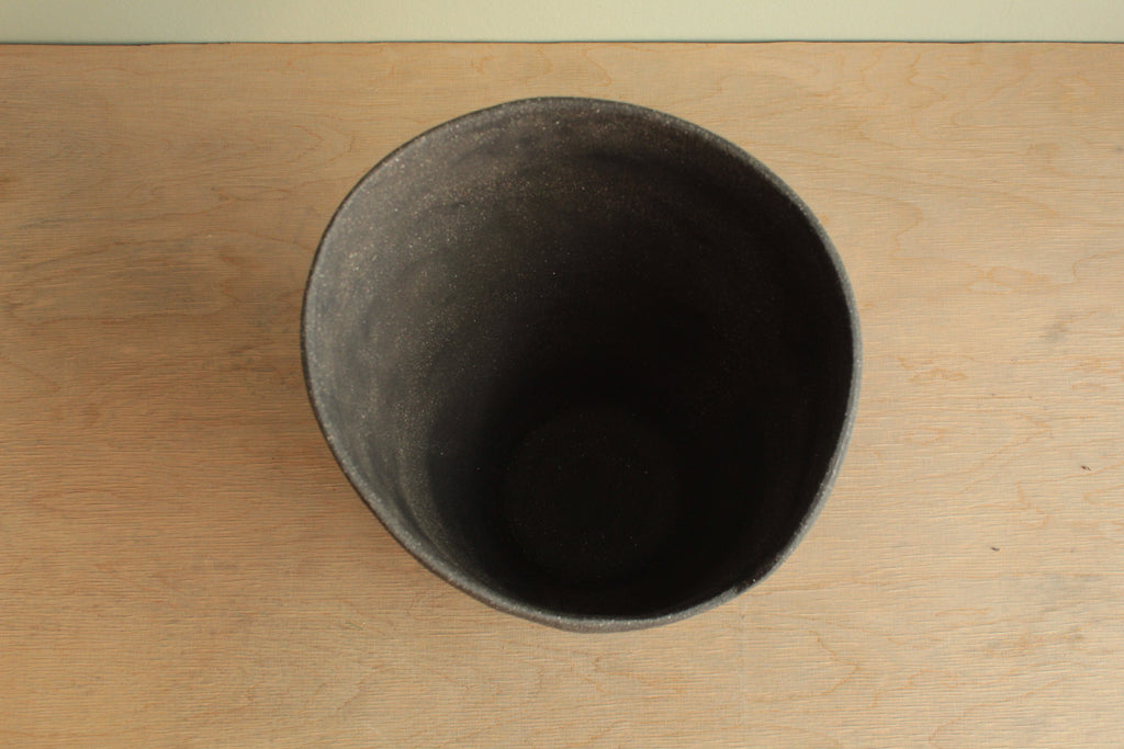 Black vase 3