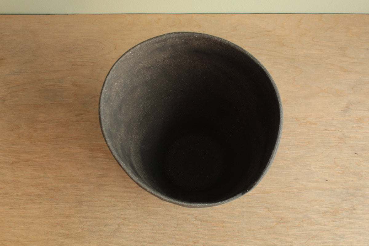 Black vase 3