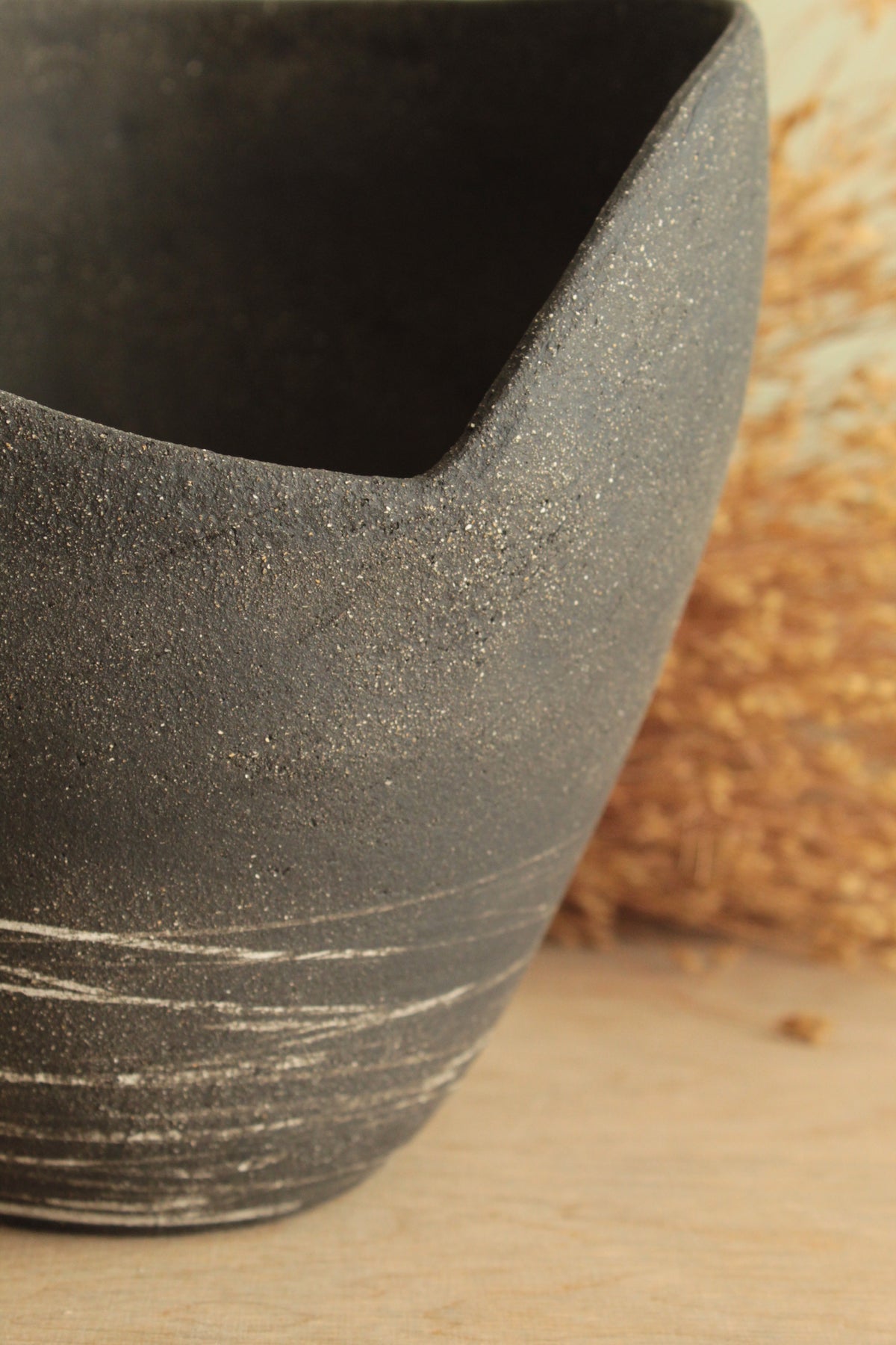 Black vase 3