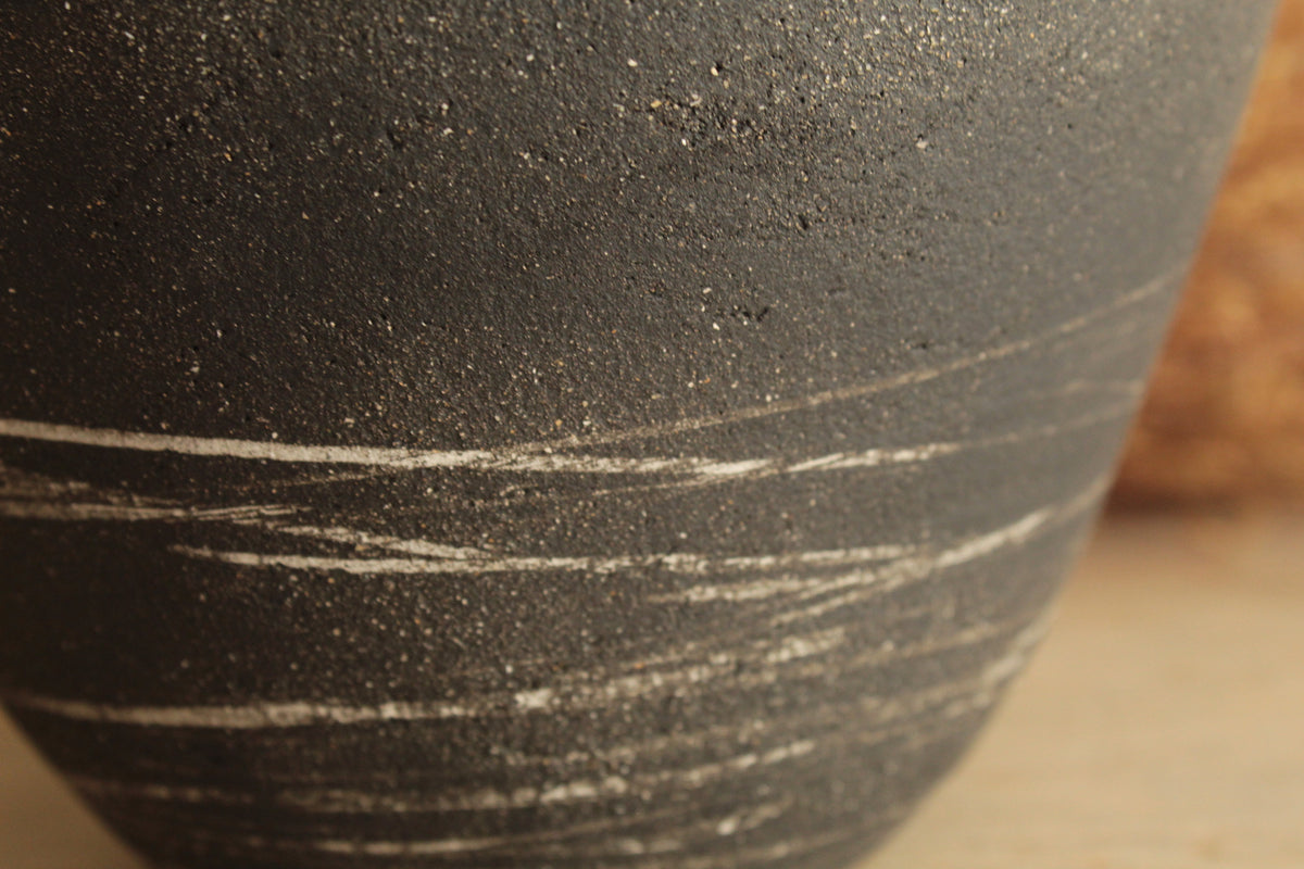 Black vase 3